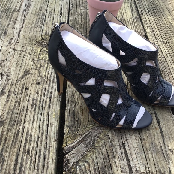 NWOB Calvin Klein Kiani Sandals - Picture 3 of 6